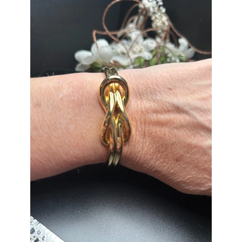 VTG Gold Tone Knot Cuff Bracelet Hinged Bangle Minimalist Chunky‎ Statement